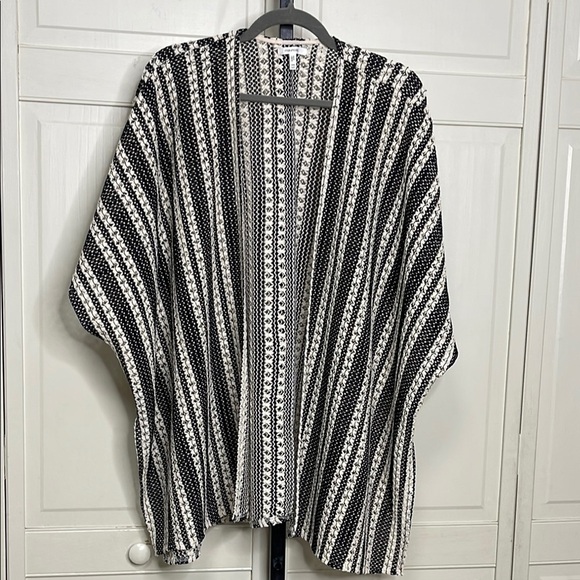 Maurices Women’s Striped Crochet Kimono Black/White OS Coverup Boho Hippie - Picture 2 of 11